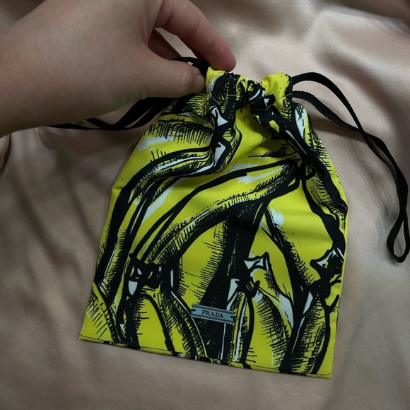 Auténtic prada drawstring bag - Picture 3 of 10